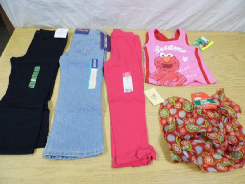 lot 44 image: New 4 T Clothing