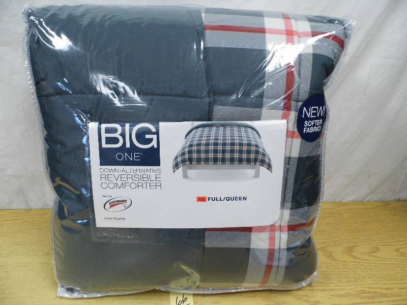lot 66 image: The Big One Comforter - FULLQUEEN