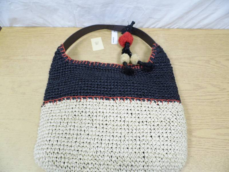 lot 81 image: Sonoma Purse