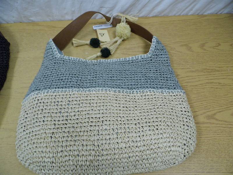 lot 82 image: Sonoma Purse