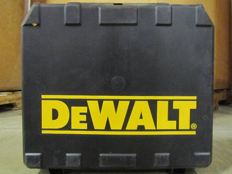 lot 8 image: DEWALT DC330B 18-Volt NiCd Cordless Jig Saw with Keyless Blade Change (Tool-Only)