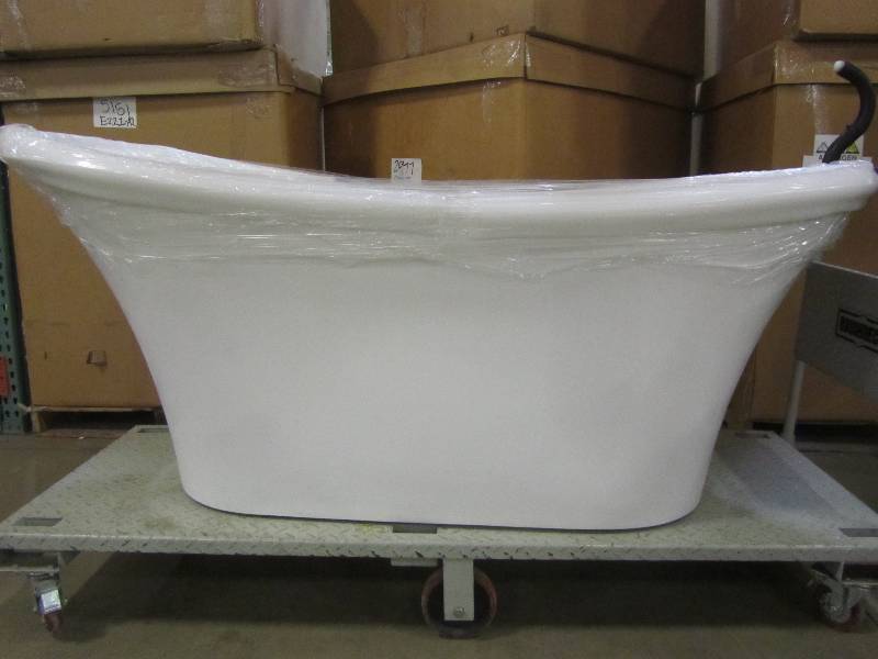lot 48 image: freestanding soaking tub