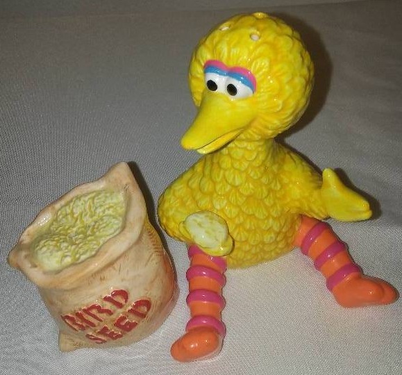 lot 1 image: Sesame Street Big Bird Salt and Pepper Shakers