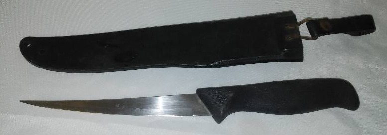 lot 3 image: 6 Stainless Filet knife and case