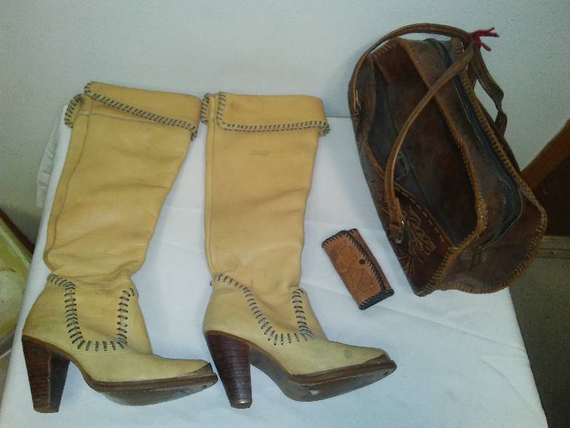 lot 4 image: Leather Cowboy Fashion Boot, Womens 6M