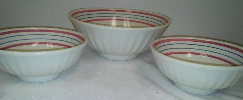 lot 20 image: Italian ServingMixing Bowls (3) Unique