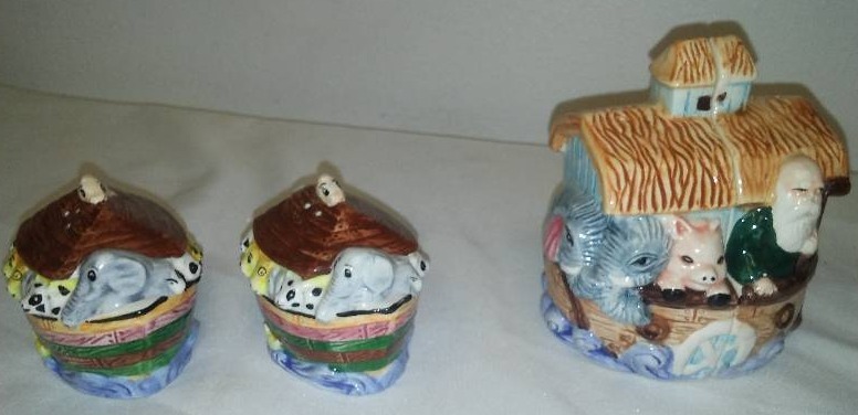 lot 28 image: Noahs Ark, Salt and Pepper Shakers (2 pr.)