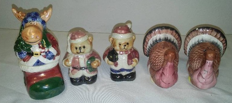 lot 30 image: Santa Bears, Thanksgiving Turkeys, Santa Moose Salt and Pepper Shakers