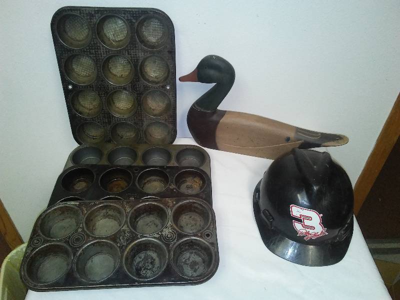 lot 38 image: Vintage baking tins, ovenex, Bake King, Dale Earnhardt Jr.