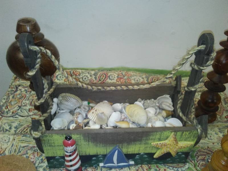 lot 47 image: Nautical Theme, 100s of shells and more, fish coasters