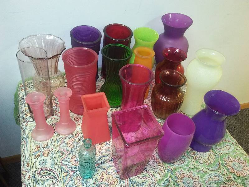 lot 51 image: Multi Colored Vases (20)