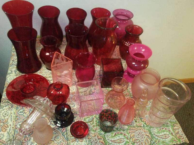 lot 53 image: Red and Pink Glass (27)