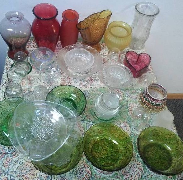 lot 58 image: Glass Vases, Bowls and more