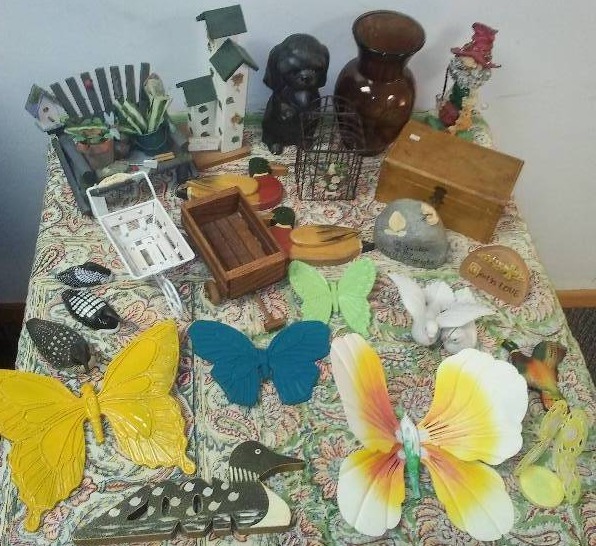 lot 60 image: Miscellaneous Knick Knacks