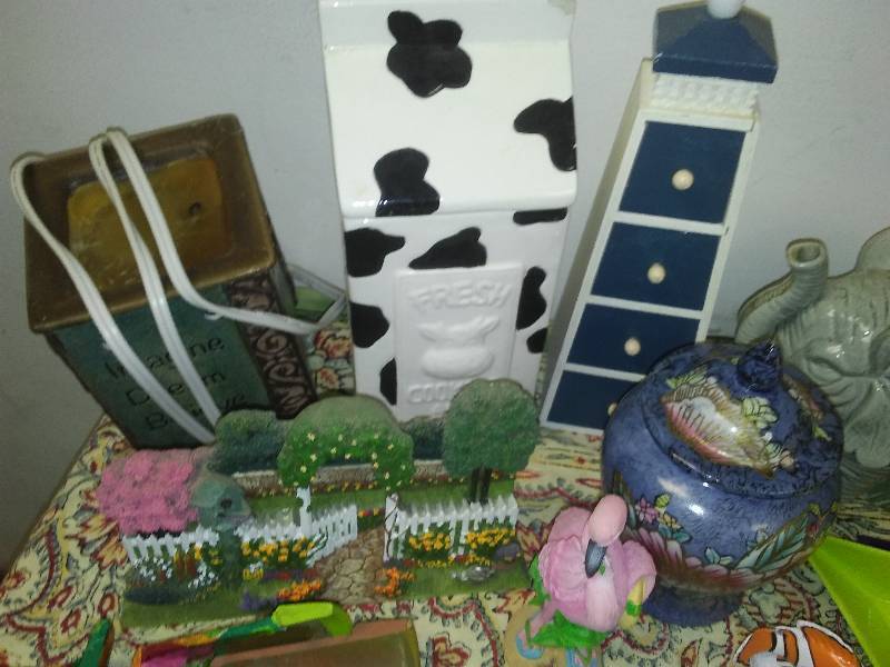 lot 61 image: Misc. Arts and craft
