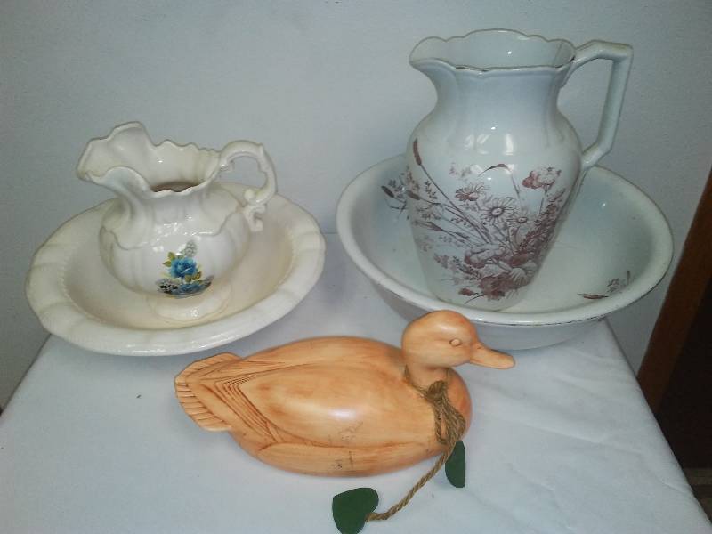 lot 72 image: 2 Pitcher and Bowl Sets and Atlantic Mold Duck
