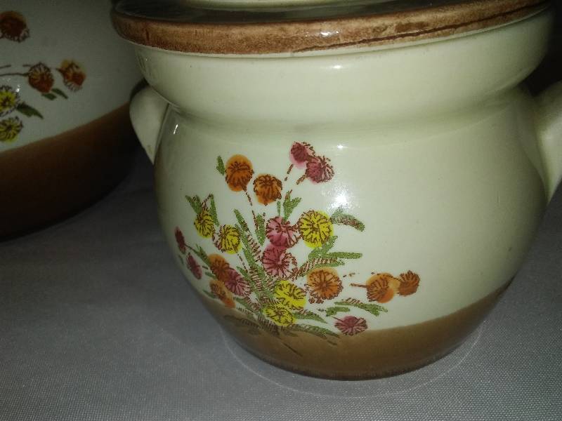 lot 75 image: Vintage Enesco Teapot, Sugar and Creamer