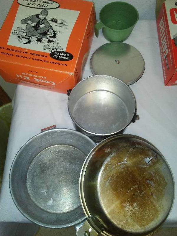 lot 81 image: Vintage Boy Scouts canteen and cook kit, in original box