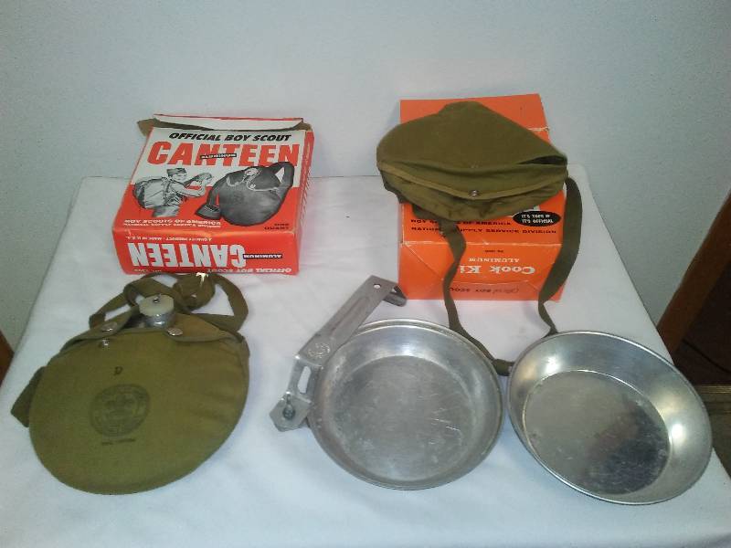 lot 82 image: Vintage Boy Scouts canteen and cook kit, in original box
