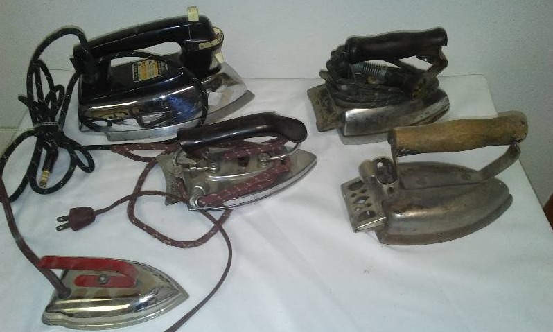 lot 83 image: Vintage Electric Irons (5)