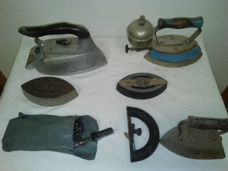 lot 84 image: 5 Household  electric and Sad Irons