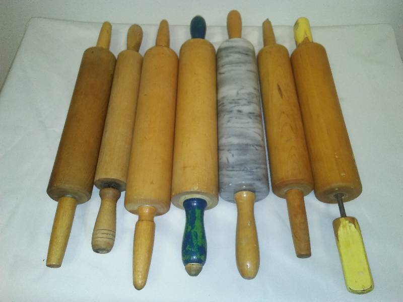 lot 87 image: 7 Vintage Rolling Pins, Nice Condition