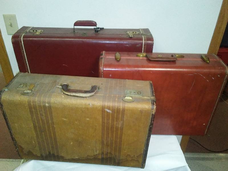 lot 92 image: 3 Vintage Suitcases, 21 x 15 x 7 in.