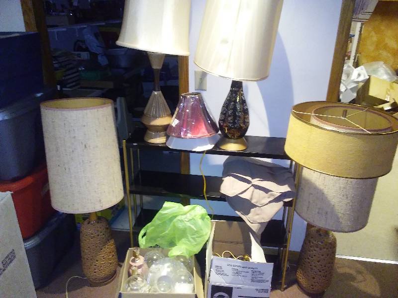 lot 101 image: Large Vintage Lot of Mid-Century Modern