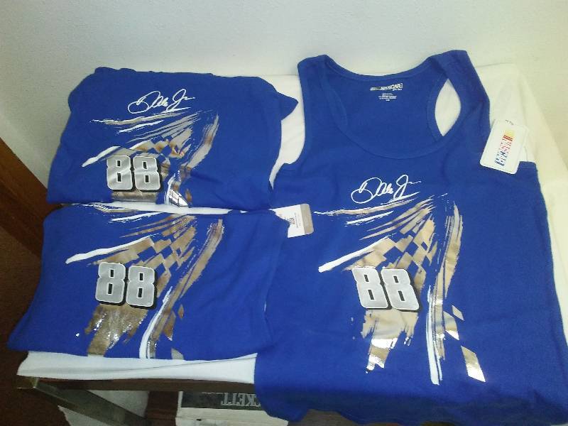 lot 107 image: Womens Tank NASCAR Dale Earnhardt Jr. (3)