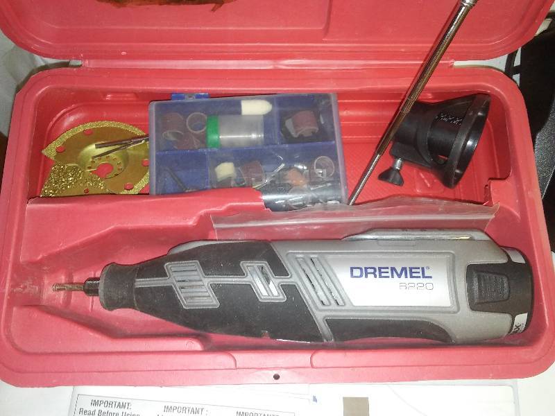 lot 114 image: Dremel Kit, Battery operated with battery and charger.