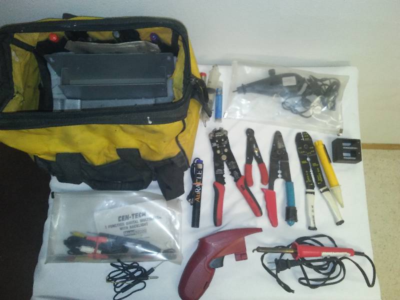 lot 115 image: Tool Kit, Electrical, 4 wire cutters, soldering iron, tester and more