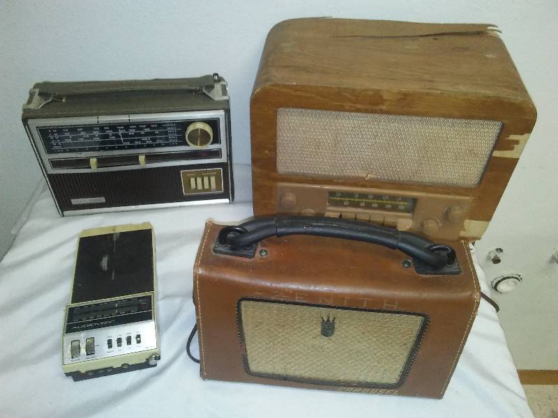 lot 116 image: Vintage Radios (4)