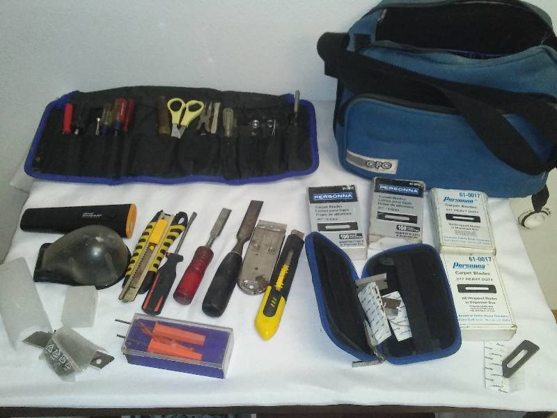 lot 117 image: 300 Personna Brand Carpet Blades and tools