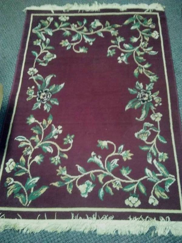 lot 127 image: Fringed Burgundy Area Rug, like New, 66 x 46, No pet stains