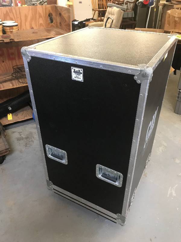 R&R ROAD CASE WITH RACK MOUNT