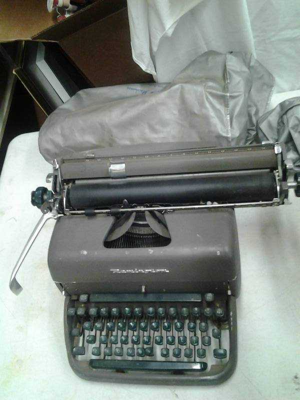 Vintage Remington Manual Typewriter
