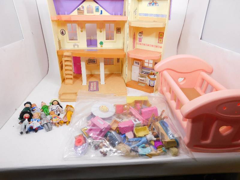 Doll House and Doll Bed and Dolls