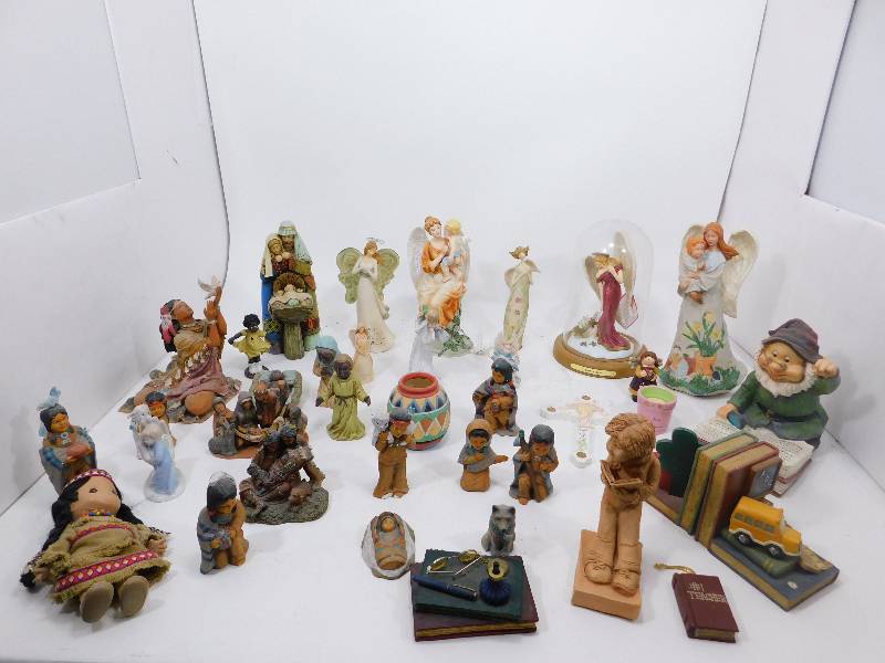 Lot Of Figurines Including Tote