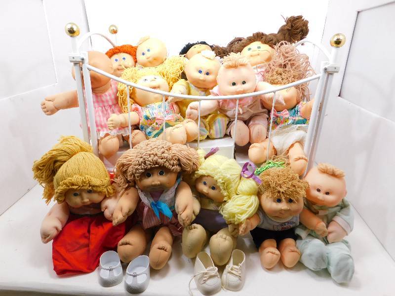 Large Lot of Cabbage Patch Kids