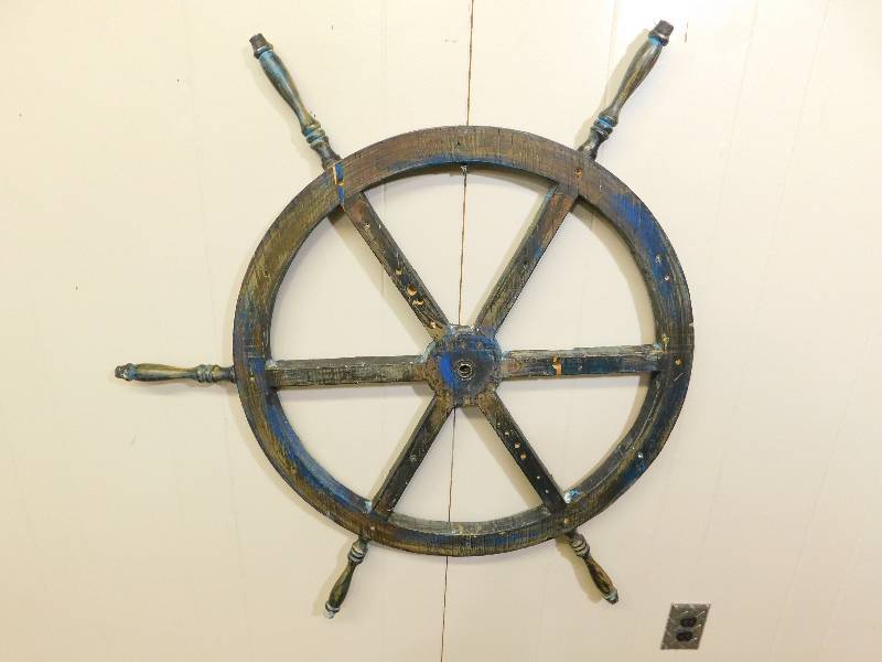 lot 41 image: Vintage Wooden Sailors wheel