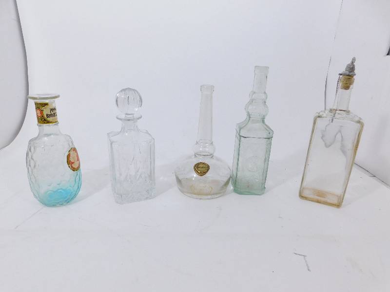 lot 45 image: Lot of 4 Vintage Bottles