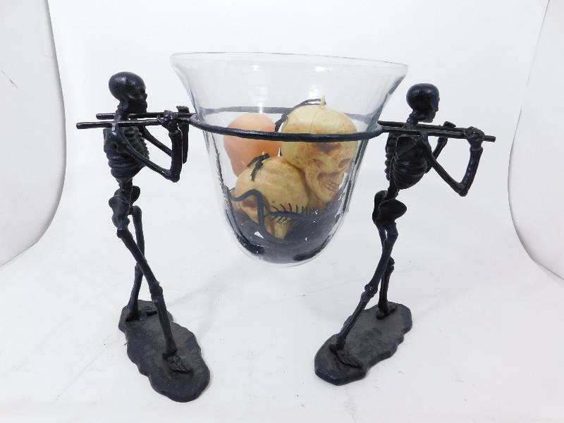 lot 55 image: Halloween Decoration