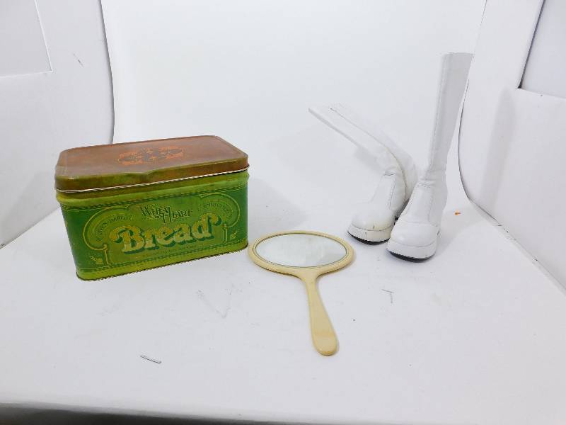 lot 58 image: Vintage Items