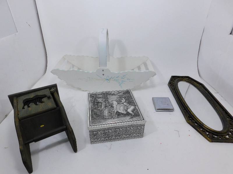 lot 67 image: Various Items