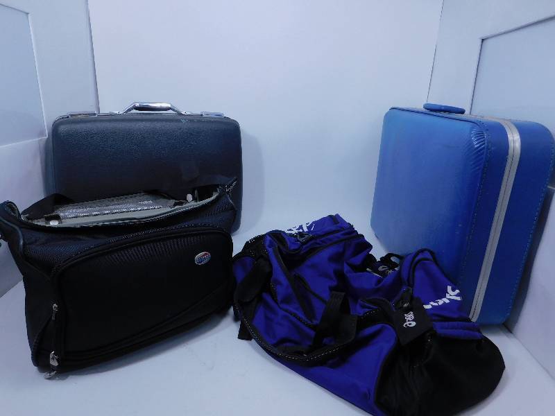 lot 77 image: Luggage