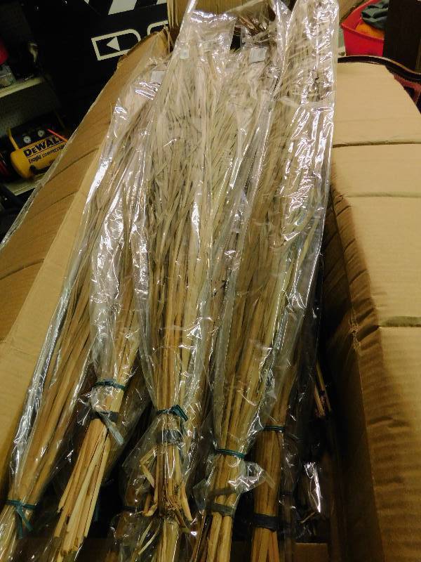 lot 79 image: Decorative Natural Wild Grass