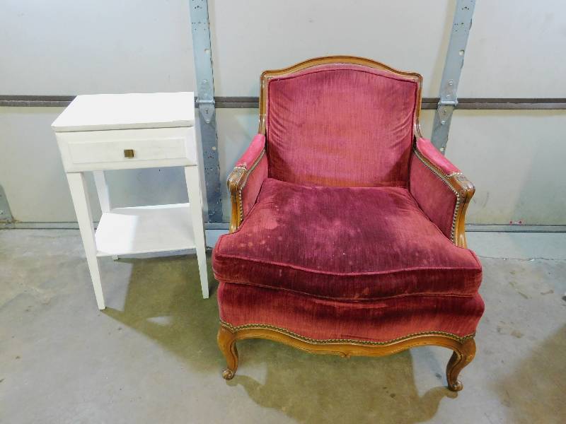 lot 94 image: Vintage Chair and End Table