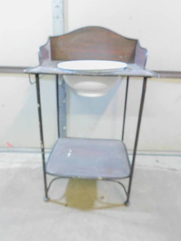 lot 95 image: Vintage Vanity Stand