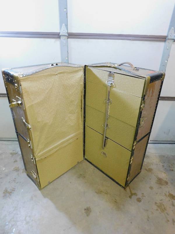 lot 103 image: Antique 1920s INDESTRUCTO Brides Wardrobe Steamer Trunk