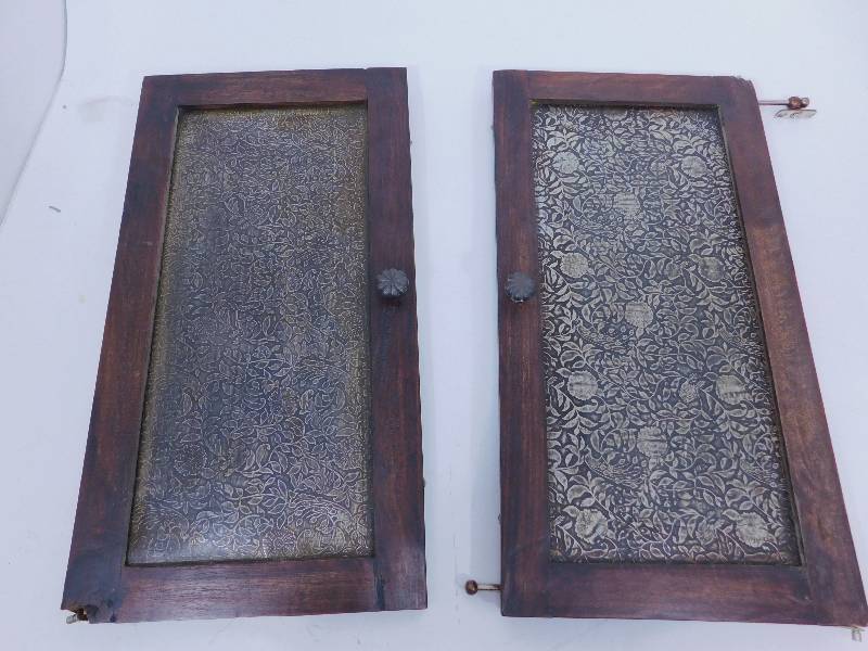lot 117 image: Cupboard Doors